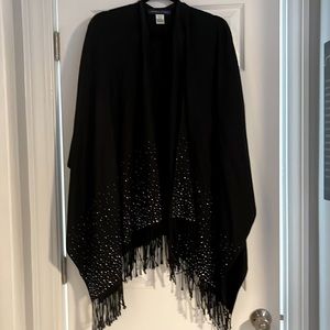 Sparky Silver Studded Shall. One Size.